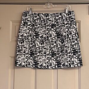 Kenneth Cole Women’s Size 10 Abstract Black and Off-White Mini Skirt